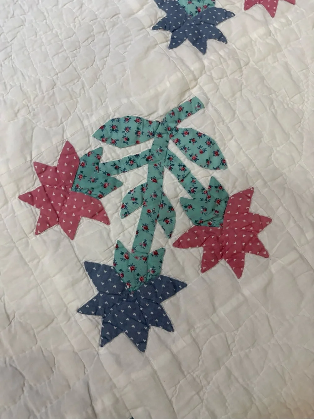 Classic Floral Patchwork Quilt in White, Pink & Teal - Home Bedding
